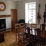 Huge 7 Bed Hse For Large Groups Close By The Beach