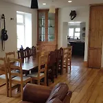 Huge 7 Bed Hse For Large Groups Close By The Beach