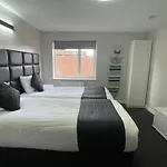 Hosted By Ryan - 1 Bedroom Apartment