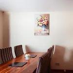 Fab Arthur Seat Views, Old Town Apartment