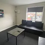 Hosted By Ryan - 1 Bedroom Apartment
