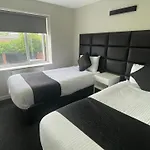 Hosted By Ryan - 2 Bedroom Apartment