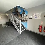 Hosted By Ryan - 4 Bedroom Penthouse Apartment