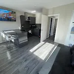 Hosted By Ryan - 1 Bedroom Apartment