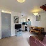 26 Strawberry Hill, Tolroy Manor