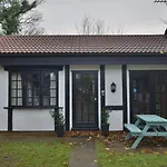 01 Tudor Court, Tolroy Manor