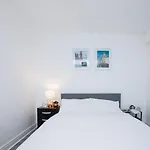Leighton Apartment