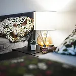 Leighton Apartment