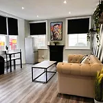Flash Sale King Size Bed Super Central Flat Next To Seafront 1