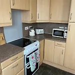 Lovely, Sleeps 6, Riverside Views, Parking, Gy