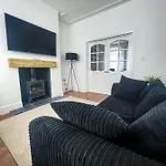 Large Walton House - Efc & Lfc