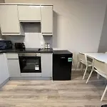 Hosted By Ryan - 1 Bedroom Apartment
