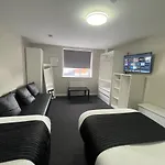 Hosted By Ryan - Studio Apartment