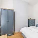 Serviced Accommodation 5 Bedroom Holiday House