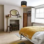Charming 3 Bedroom Georgian Maisonette
