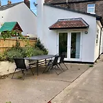 Flatzy - 6 Bed Oasis Close To Football Stadiums