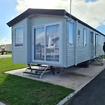 Stunning Platinum Caravan In Rhyl 2 Mins To Beach