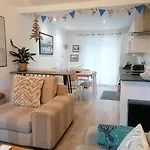 Two Sails Brixham - Spacious Modern Family Seaside Home - Parking - Wood-Burner - Dog Friendly