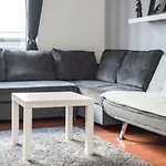 Modern Spacious 3 Bedroom City Centre Apartment - Free Parking - Private Balcony