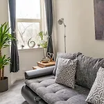 Charming 1 Bedroom Apartment - Edinburgh