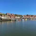 Scoresby Quarters - Whitby Holiday Home