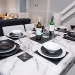 Emmadale Bridington Town Centre Sleeps 10