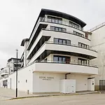 Beach Front 2Bed Sea View & Parking