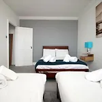 Modern 2 Bedroom Flat In Robert St, Swansea