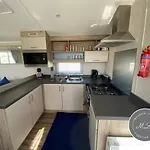 Palm Grove 133 - Pet Friendly, Wifi Close To Beach And Clubhouse - Golden Palm Resort - Meadow Lakes Caravan & Lodge Hire