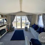 Palm Grove 133 - Pet Friendly, Wifi Close To Beach And Clubhouse - Golden Palm Resort - Meadow Lakes Caravan & Lodge Hire
