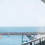Harbour Apartment At 6 Dolphin Court With Parking