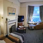 A Summer Place - Spacious Maisonette, Central Whitby, Sleeps 4, Close To Amenities