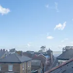 Stunning Large Victorian Maisonette With Sea View