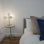 Luxurious And Spacious Central Apartment