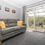 8A Rosewood Avenue