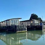 Houseboat Eleuthera