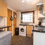Cosy 2 Bedroom Apartment In The Heart Of Edinburgh