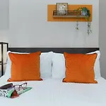 Apartment Three - Free Private Car Park - Sleeps 6 - 3 Shower Rooms - By Ocean City Retreats