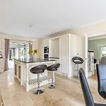 Large Coastal Cottage, Private Indoor Pool, Hut Tub, Sauna And Steam Pod