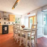 Cosy Welsh Cottage In St Davids Centre With Garden