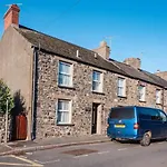 Cosy Welsh Cottage In St Davids Centre With Garden