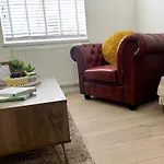 Stylish 3 Bedroom Seaside Escape - Newly Renovated