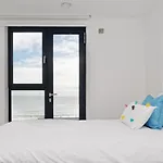 Beach Front 2Bed Sea View & Parking