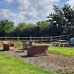 Betty Bedford Horsebox Glamping