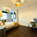 Super Trendy Apartment - Free Parking & Fast Wifi - 1 Minute Walk To Poole Quay - Great Location - Free Parking - Fast Wifi - Smart Tv - Newly Decorated - Sleeps Up To 2! Close To Poole & Bournemouth & Sandbanks