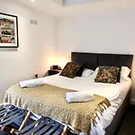 Super Size Static Duplex Barge 3 Double Bedrooms Plus 3 Triple Bedrooms All With Modern En-Suites