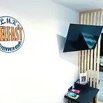 Lmk, Spacious 1 Bedroom Ground Floor Apartment, Ev Charger, Free Parking Wi-Fi, Great Location