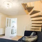Entire 2 Bedroom House Near Derriford With Parking