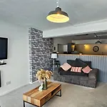 Albert Apartment With Free Gym