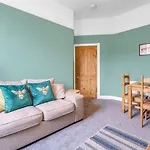 Bright And Quiet Edinburgh Home